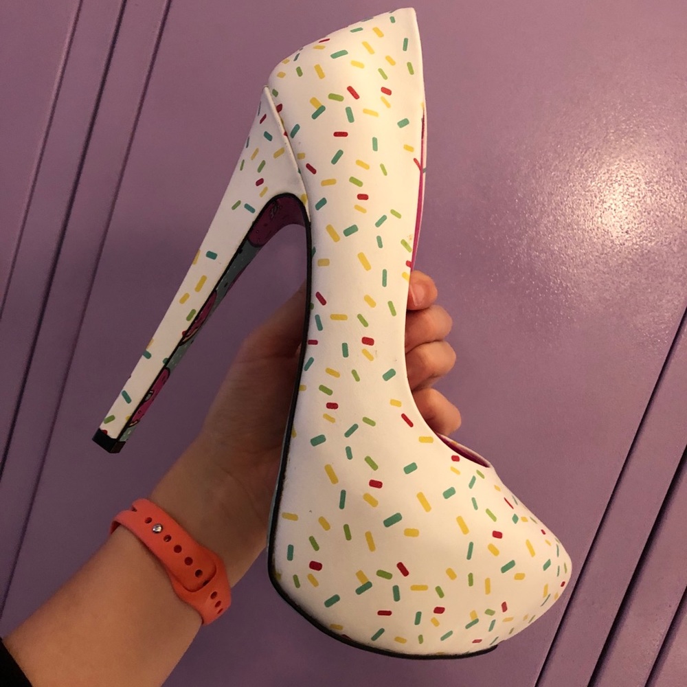 Taylor Says sprinkle donut pumps 🍩